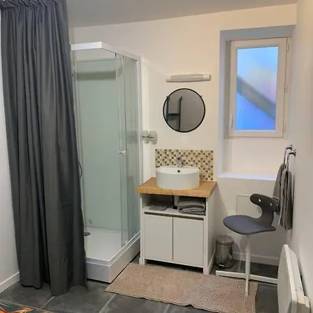 T2 En Rdc Dans Petit Immeuble Avec Cour Enclavee. Périgueux
